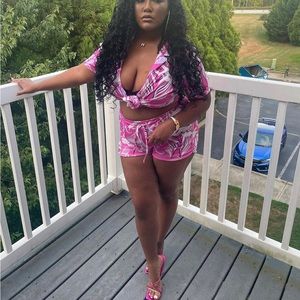 Two piece pink short set